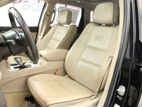 Used 2021 Jeep Grand Cherokee Overland AWD/4WD image 24