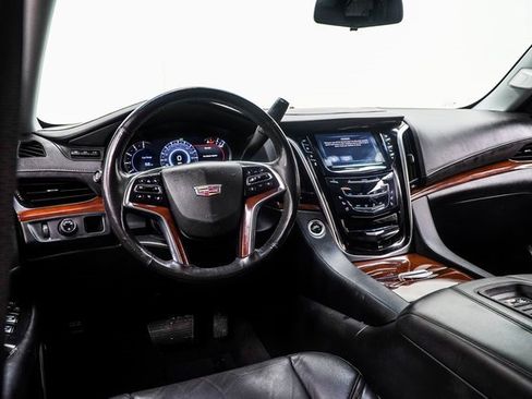 Used 2019 Cadillac Escalade Luxury image 5