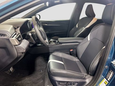 Used 2025 Toyota Camry SE w/ Convenience Package FWD image 17