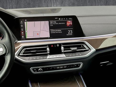 Used 2022 BMW X5 xDrive40i w/ Parking Assistance Package image 9