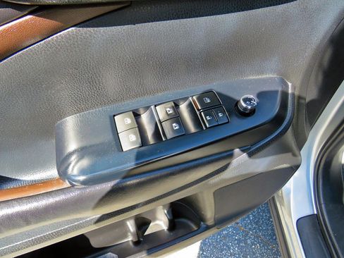 Used 2018 Toyota Highlander XLE image 29