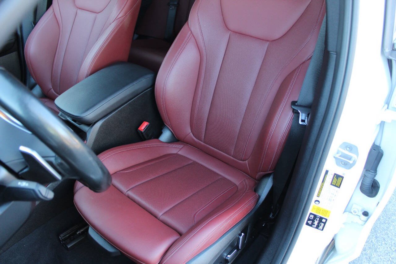 Used 2024 BMW X4 xDrive30i w/ Premium Package AWD/4WD image 3