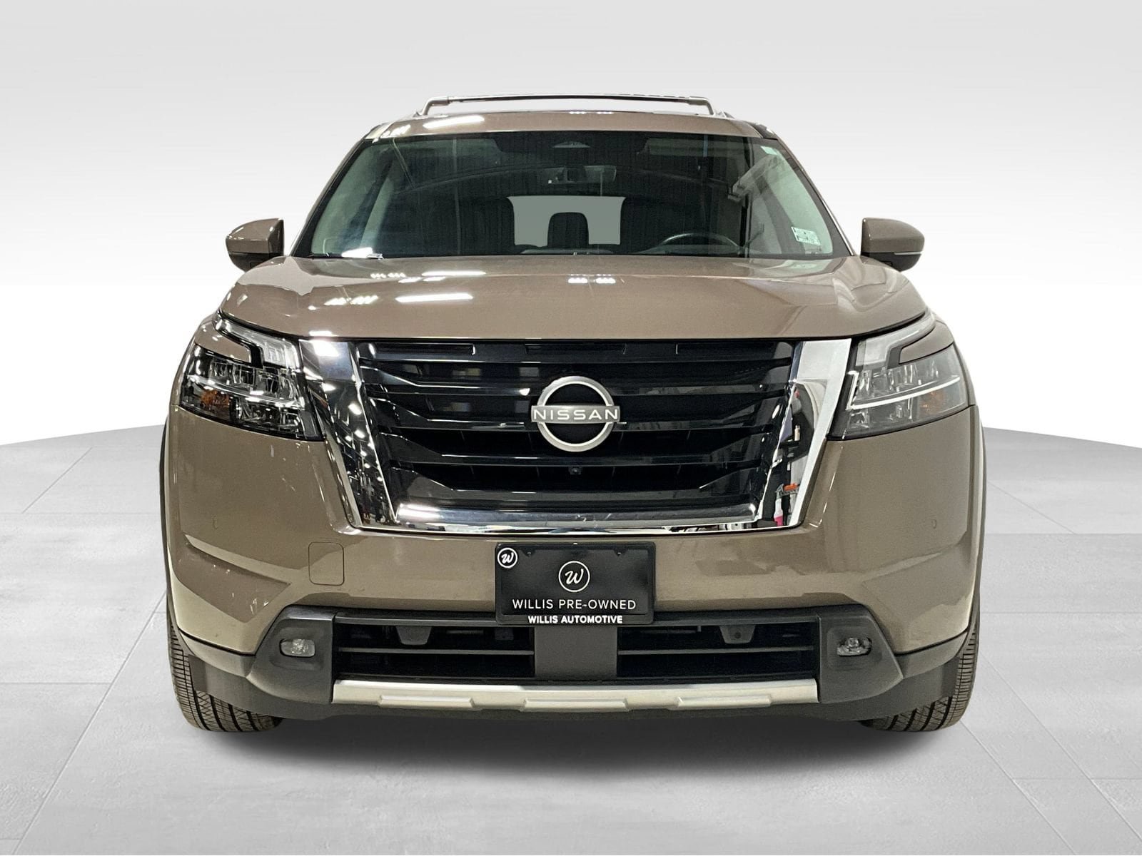 Used 2023 Nissan Pathfinder Platinum AWD/4WD image 3