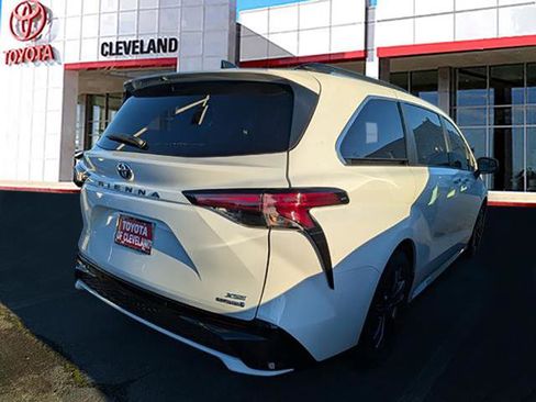 Used 2023 Toyota Sienna XSE image 6