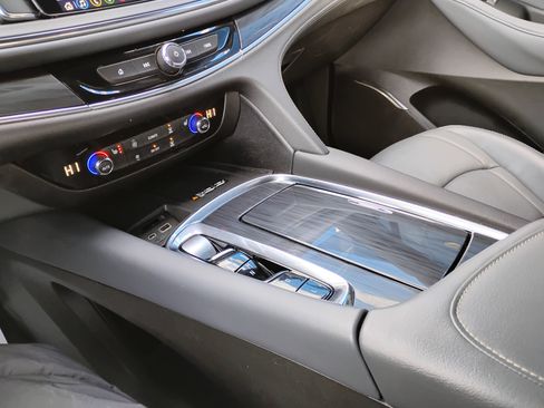 Used 2023 Buick Enclave Essence w/ Sport Touring Edition image 13