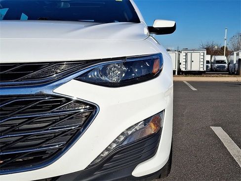 Used 2024 Chevrolet Malibu LT image 9