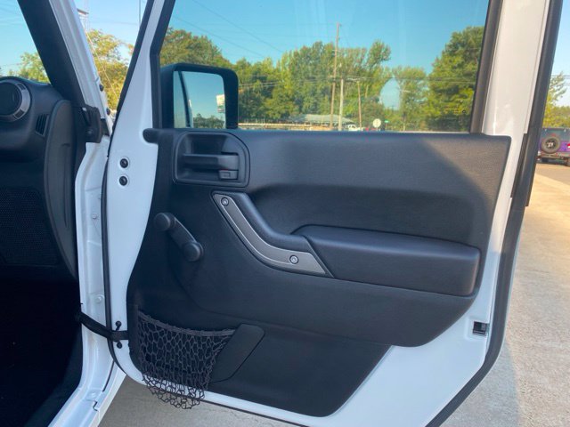 Used 2018 Jeep Wrangler Unlimited Sport w/ Connectivity Group AWD/4WD image 14
