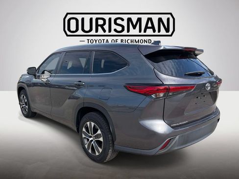 Used 2023 Toyota Highlander XLE FWD image 5