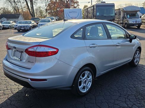 Used 2016 Ford Fiesta SE image 2