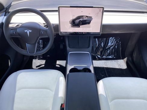 Used 2024 Tesla Model Y Long Range AWD/4WD image 17
