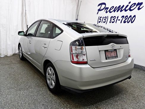 Used 2005 Toyota Prius w/ Pkg 6 FWD image 4