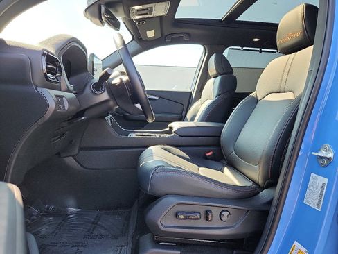 Used 2025 Honda Pilot TrailSport image 13