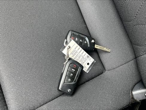 Used 2025 Toyota Corolla LE FWD image 15