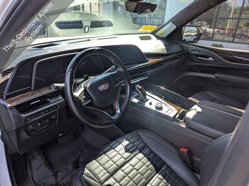 Used 2022 Cadillac Escalade ESV Sport Platinum AWD/4WD image 17