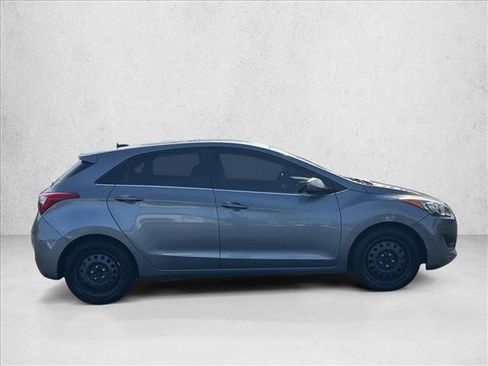 Used 2017 Hyundai Elantra GT image 4