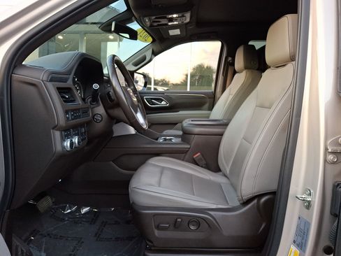 Certified 2021 GMC Yukon SLT w/ SLT Luxury Plus Package AWD/4WD image 13