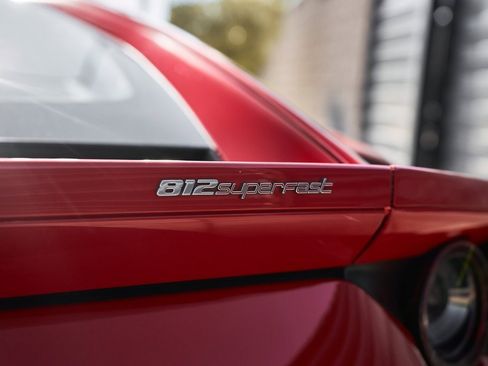 Used 2018 Ferrari 812 Superfast image 14