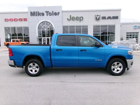 Used 2025 RAM 1500 Big Horn AWD/4WD image 5