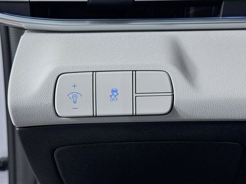 Certified 2025 Hyundai Elantra Limited image 10