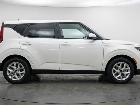 Used 2025 Kia Soul LX w/ LX Technology Package image 11