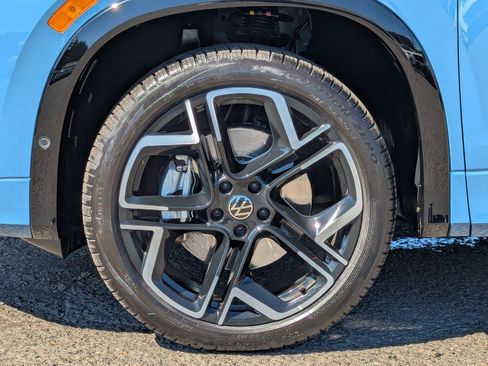 Certified 2025 Volkswagen Tiguan SEL R-Line AWD/4WD image 42