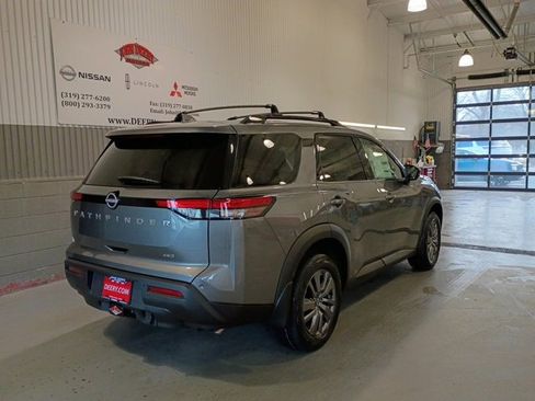 New 2025 Nissan Pathfinder SV image 3