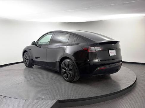 Used 2024 Tesla Model Y Long Range RWD image 4