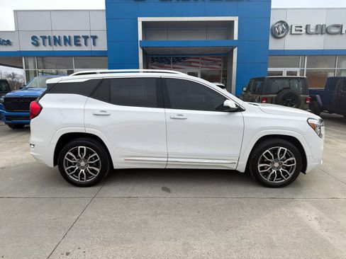 Used 2022 GMC Terrain Denali w/ Denali Premium Package image 5