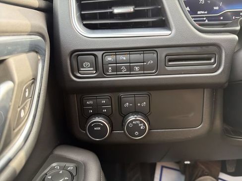Used 2022 Chevrolet Tahoe Z71 w/ Luxury Package AWD/4WD image 18