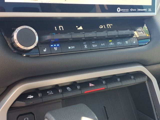 Used 2024 Toyota Tundra Limited AWD/4WD image 7