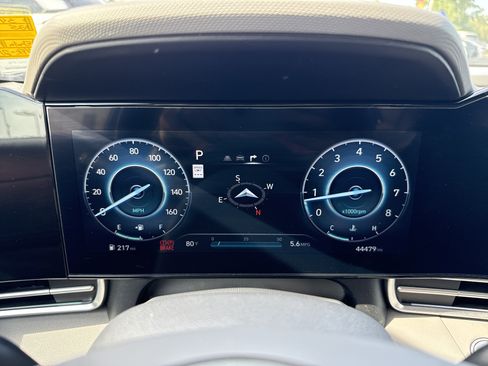 Used 2025 Hyundai Elantra SEL FWD image 17