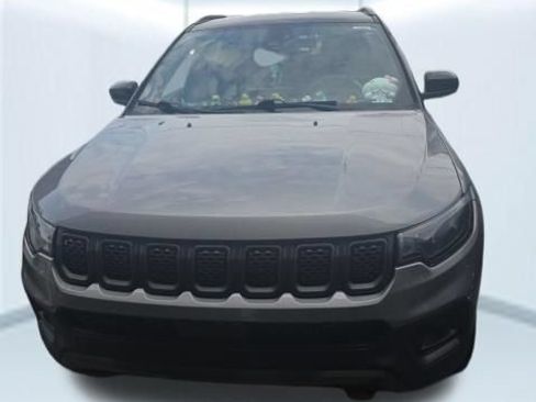 Used 2023 Jeep Compass Trailhawk AWD/4WD image 2