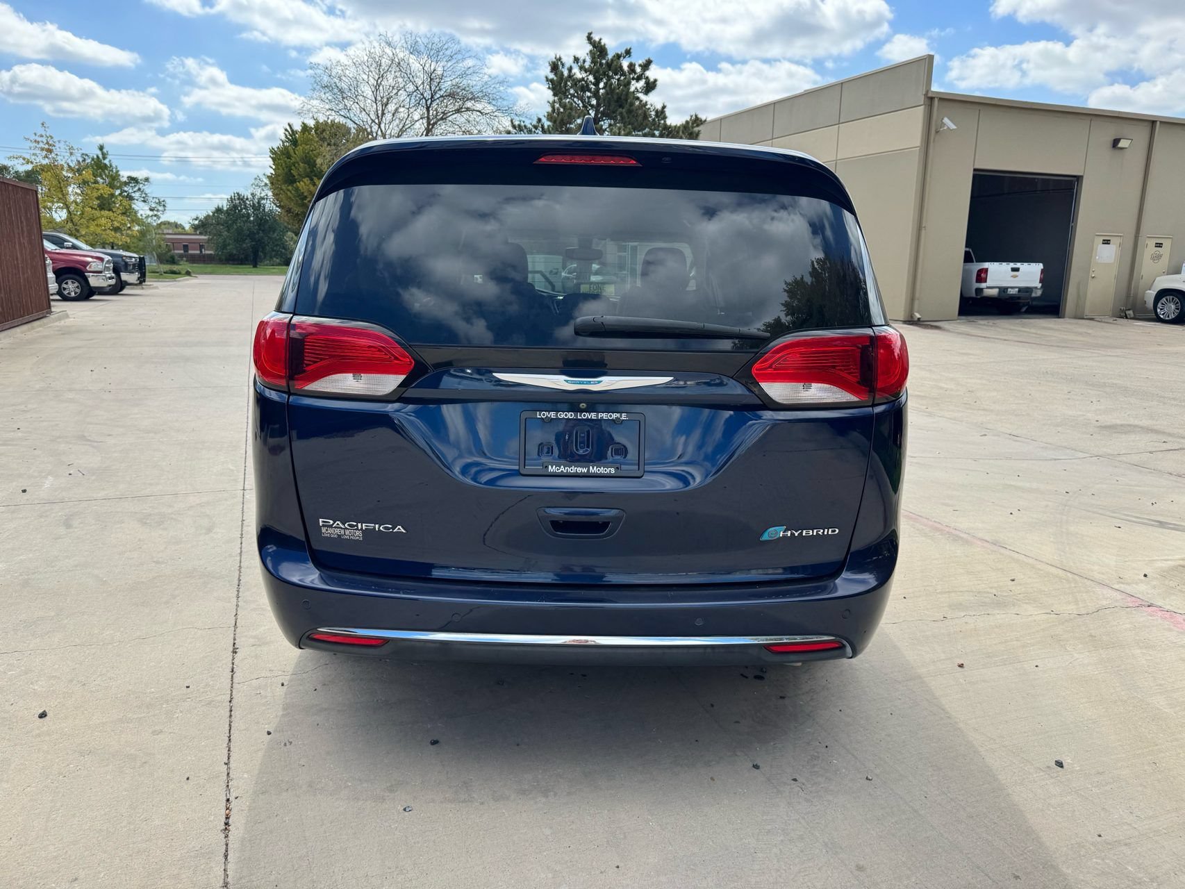 Used 2018 Chrysler Pacifica Touring Plus FWD image 3