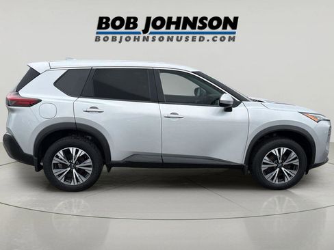 Used 2023 Nissan Rogue SV image 2