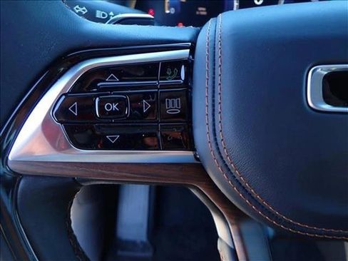 New 2025 Jeep Grand Cherokee Summit w/ Luxury Tech Group V image 17