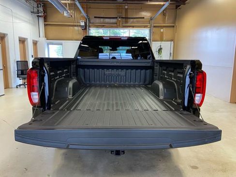 New 2026 GMC Sierra 1500 SLE image 17