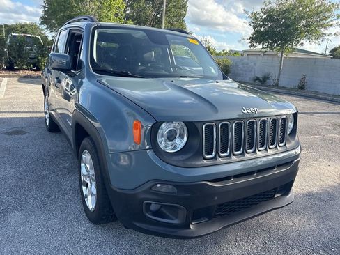 Used 2017 Jeep Renegade Latitude w/ Safety & Security Group FWD image 3