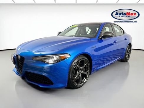 Used 2023 Alfa Romeo Giulia Estrema AWD/4WD image 5
