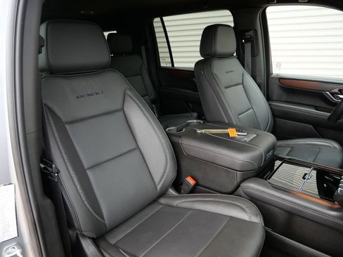 Used 2025 GMC Yukon XL Denali AWD/4WD image 27