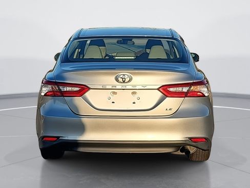 Used 2018 Toyota Camry LE image 4