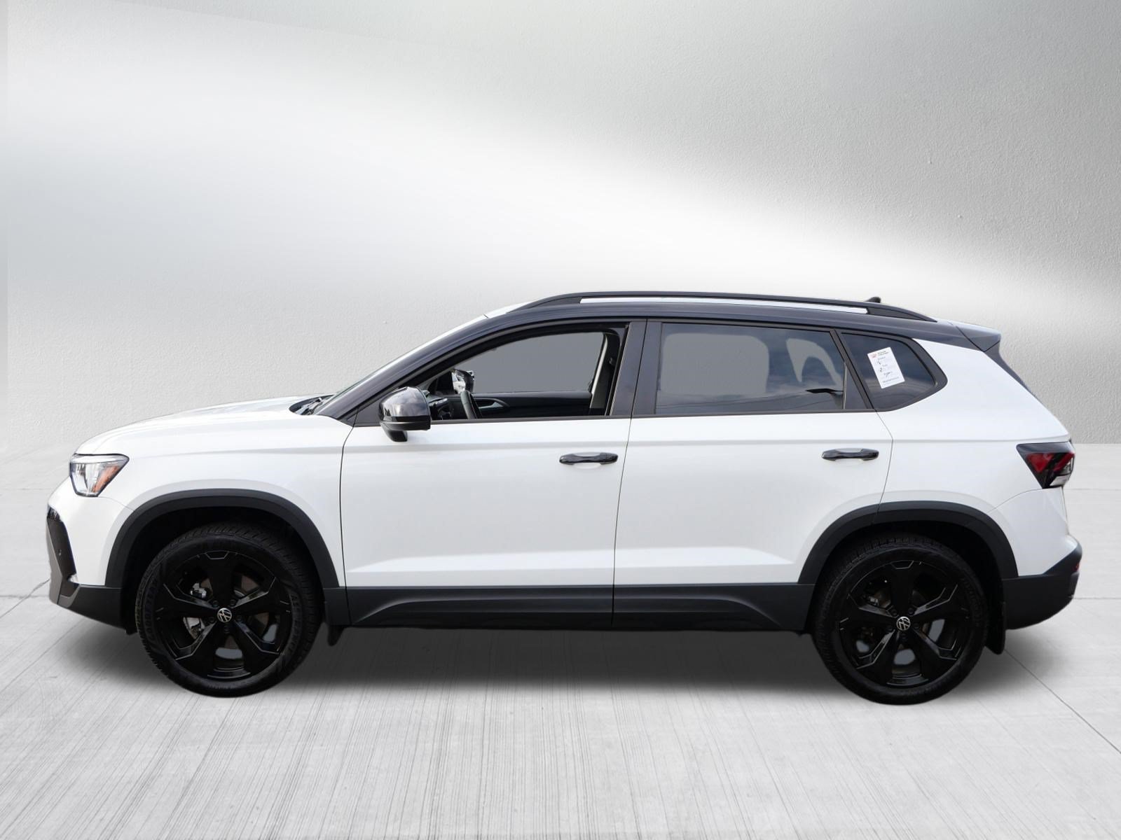 Certified 2025 Volkswagen Taos SE AWD/4WD image 4
