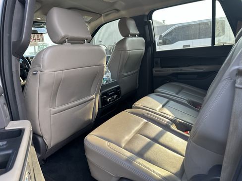 Used 2019 Ford Expedition Max XLT w/ Equipment Group 202A RWD image 4