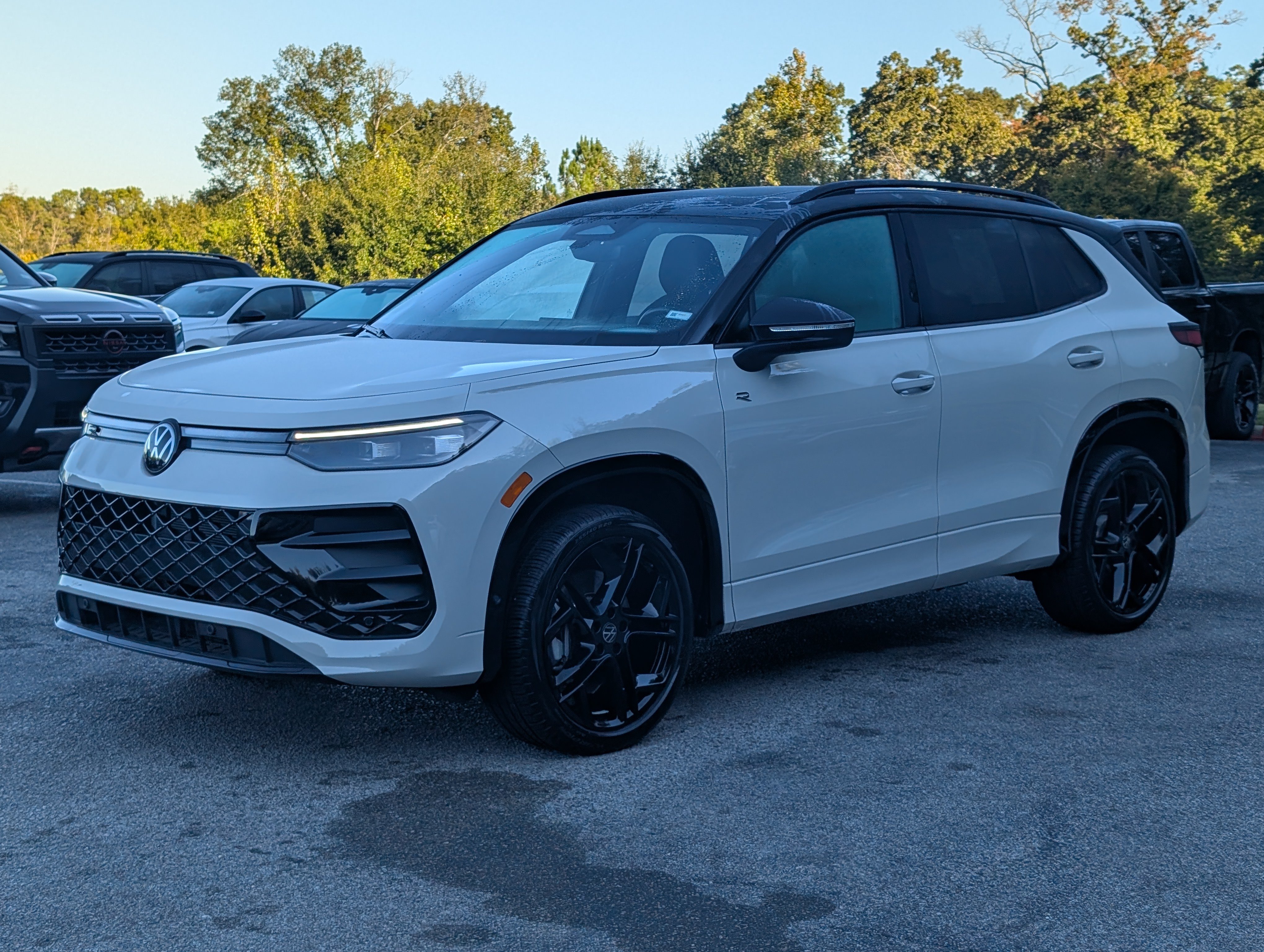 Used 2026 Volkswagen Tiguan SE R-Line AWD/4WD image 5