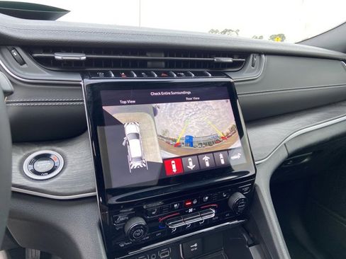 Used 2024 Jeep Grand Cherokee L Limited w/ Luxury Tech Group II image 35