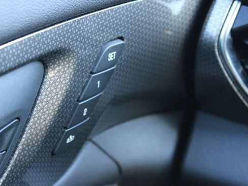 Used 2023 Chevrolet Traverse Premier image 26