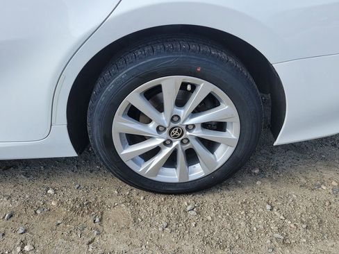 Used 2021 Toyota Camry LE image 5