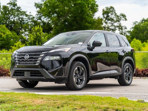 Used 2024 Nissan Rogue SV FWD image 3