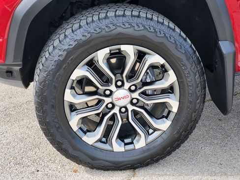 Certified 2025 GMC Canyon Denali image 12