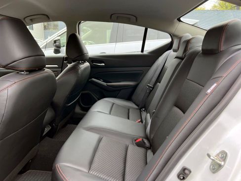 Used 2023 Nissan Altima 2.5 SR FWD image 12