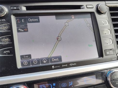 Used 2019 Toyota Highlander SE image 40